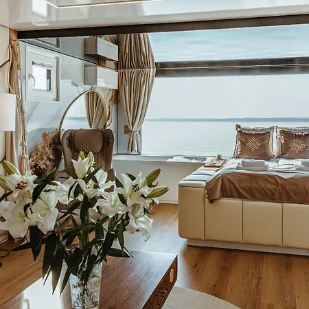 Grand Ht Houseboats - Na Wodzie - Sauna, Jacuzzi, Kominek 梅尔诺