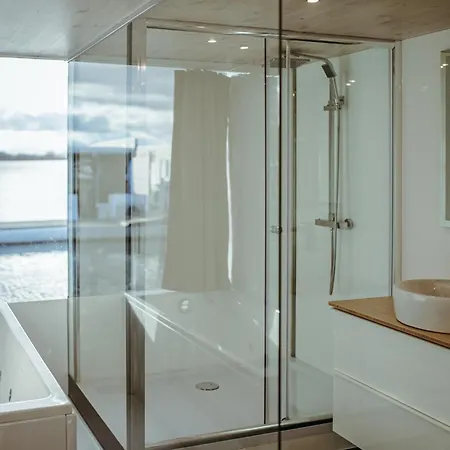 Ht Houseboats - Luksusowe Na Wodzie - Sauna, Jacuzzi Botel